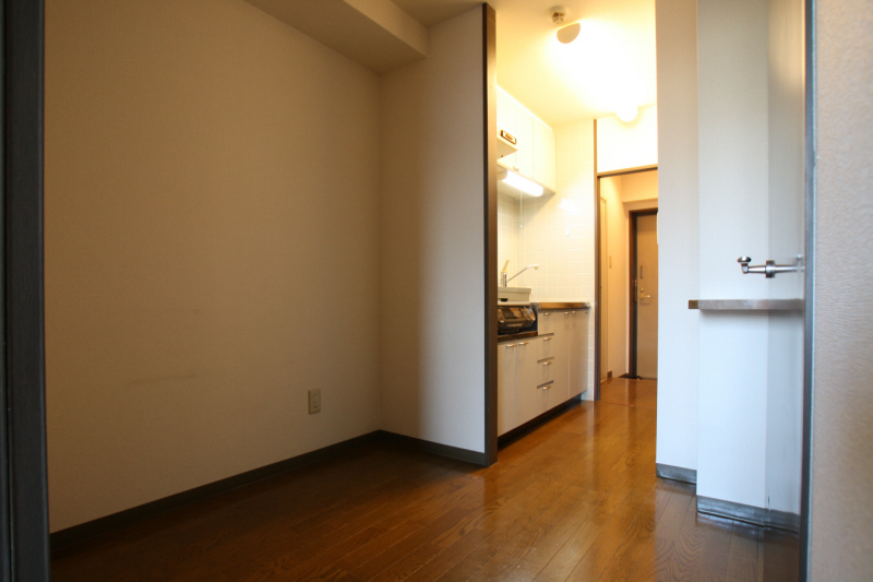 Kitchen. Shampoo dresser newly established. 