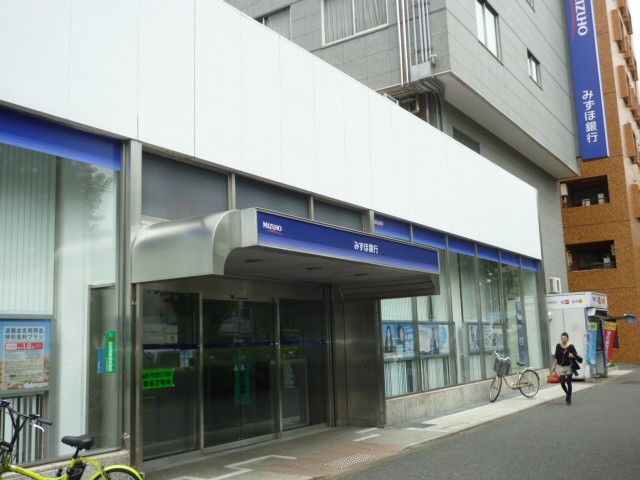 Bank. Mizuho Bank ・ 454m until the platinum branch (Bank)