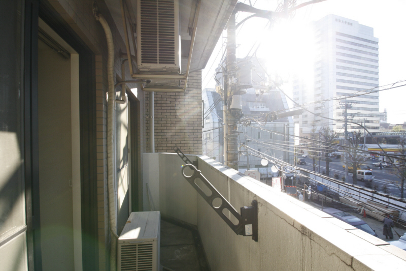 Balcony. Day ・ Is a good wind street rooms