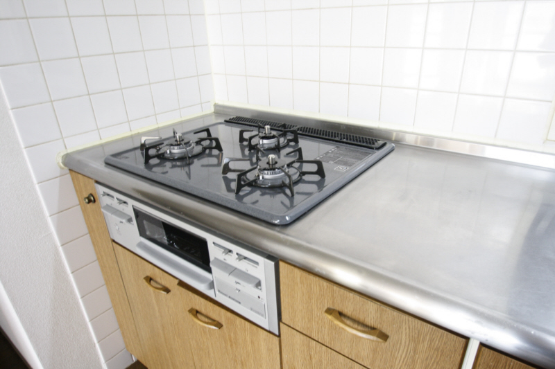 Kitchen.  [3-neck gas stove ・ With grill] New exchange