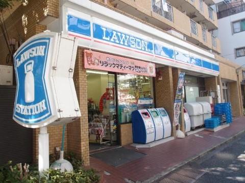 Convenience store. 150m to Lawson