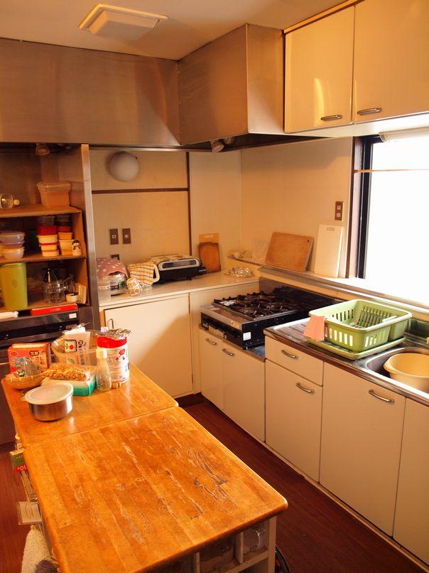 Kitchen. Only the kitchen part is the size of 8 tatami. It is a big appeal of wife.