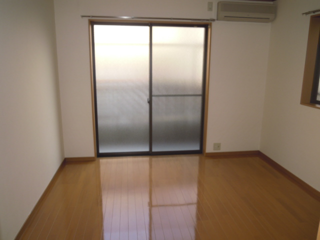 Living and room. Same property reference photograph