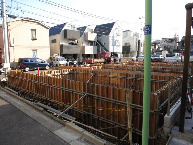 Local photos, including front road. From the northeast side driveway part Local (at around 2013 November 13) shooting