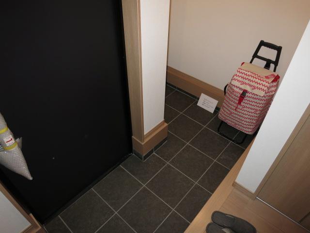 Entrance. There stroller space to the entrance side!