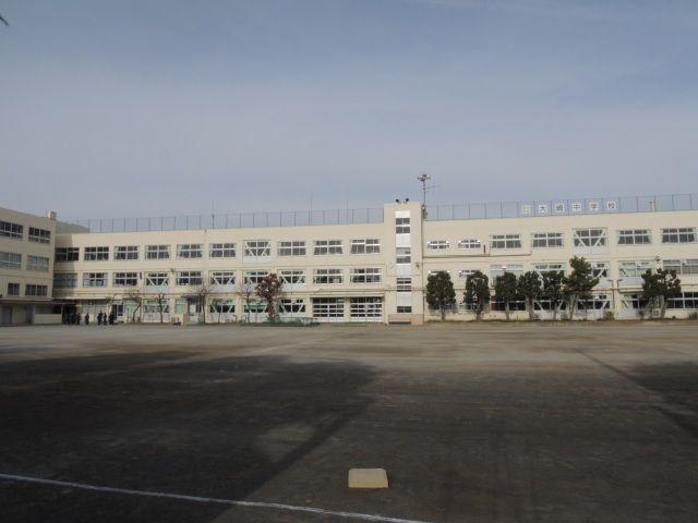 Junior high school. Municipal 500m to Osaki junior high school