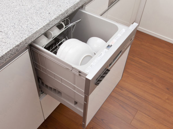 Kitchen.  [Dishwasher] After eliminating the hassle of cleaning up, Also comes standard with a dishwasher that it is possible to suppress the amount of water compared to hand washing.  ※ Following facilities photos J type