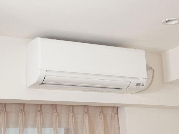 Other.  [Wall-mounted air conditioner] living ・ Standard equipped with a wall-mounted air-conditioned dining. In floor heating in combination, You can use more efficiently.