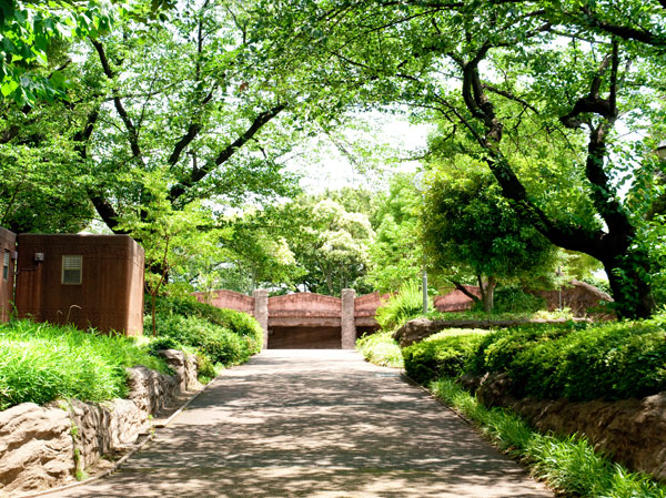 Surrounding environment. Omori Kaizuka ruins garden (about 300m ・ 4-minute walk)