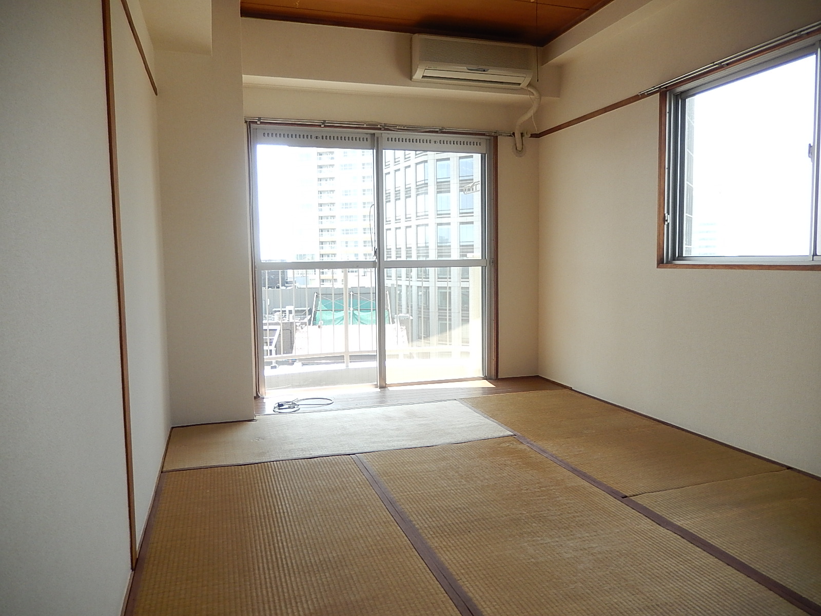 Living and room. Japanese-style room 6 tatami