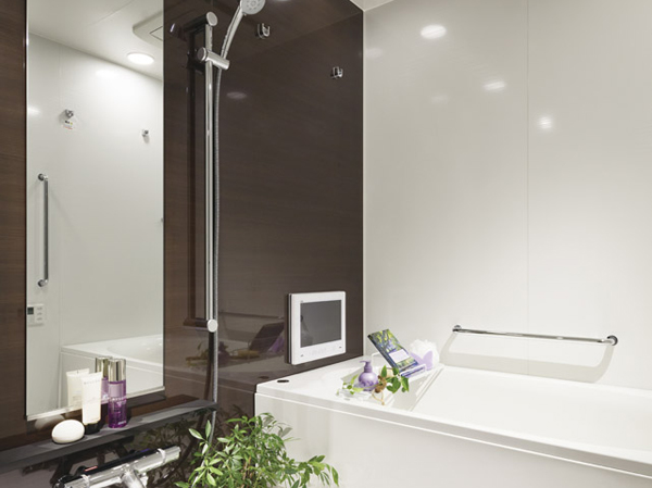 Bathing-wash room.  [Bathroom] Good floor Ya difficult to slip drainage, Adopt a low-floor type unit bus with reduced height of the stride. We aim to space with comfort. (80J type)