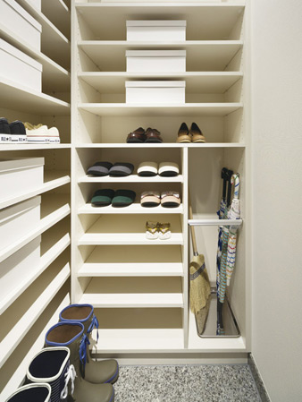 Receipt.  [Shoes-in closet] Available storage space while wearing shoes. Including shoes and umbrella, Outdoor goods is dirt easy to be a convenient space to be together things such as. (70I type) ※ 40B ・ 40C ・ 40D ・ 50A ・ 50B ・ 60B ・ 60C ・ 60D ・ 60F ・ 70B ・ 70D ・ 70E ・ 70G ・ 70I ・ 70J ・ 80E ・ 80I ・ 80J ・ 80K ・ Corresponding to 80L type.