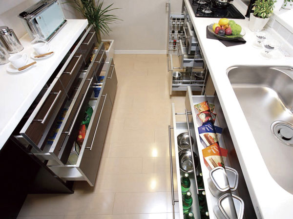 Kitchen.  [Slide storage] It has adopted a sliding housed in the system kitchen. Large You can also clean and storage, such as heavy frying pan or pot. Easy to take out the stored items, It has sufficient amount of storage. (Except for the stove under storage)