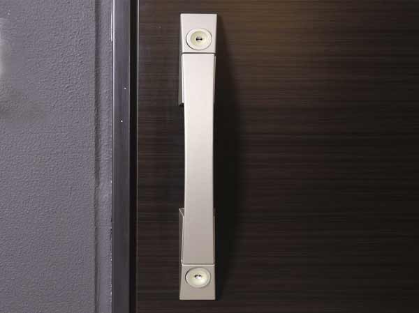 Other.  [Push-pull door] It can be opened and closed a small force. For everyone adopted the easy-to-use door.