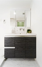Bathing-wash room.  [Vanity with a three-sided mirror back storage] To form a sanitary room comfortably spend a modern design and feature-rich. The top plate is a chic texture of artificial marble.