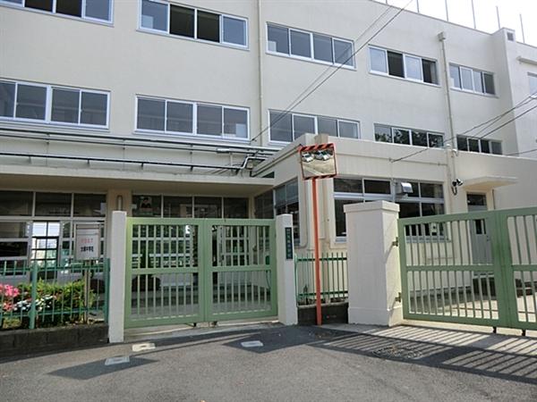 Junior high school. 516m to Osaki junior high school
