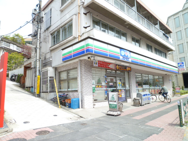 Convenience store. 300m until the Three F (convenience store)