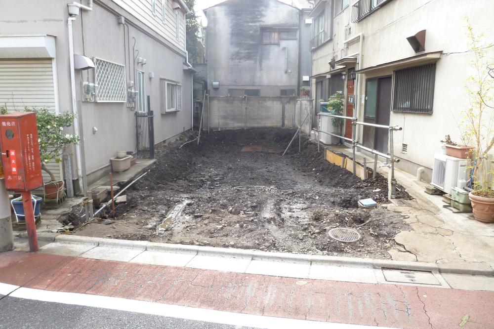 Local appearance photo. Local (12 May 2013) Shooting