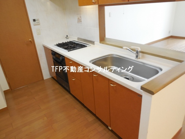 Kitchen. System kitchen (gas stove three-necked)