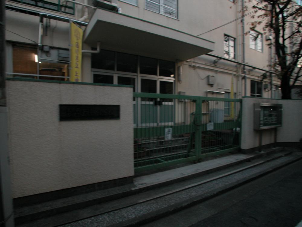Primary school. 450m to the upper Shinmei Elementary School