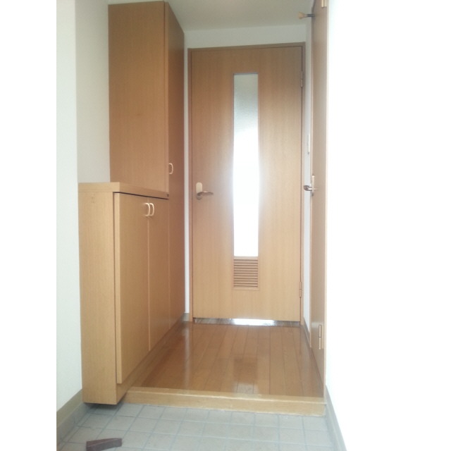 Entrance. Also cupboard is a large-capacity