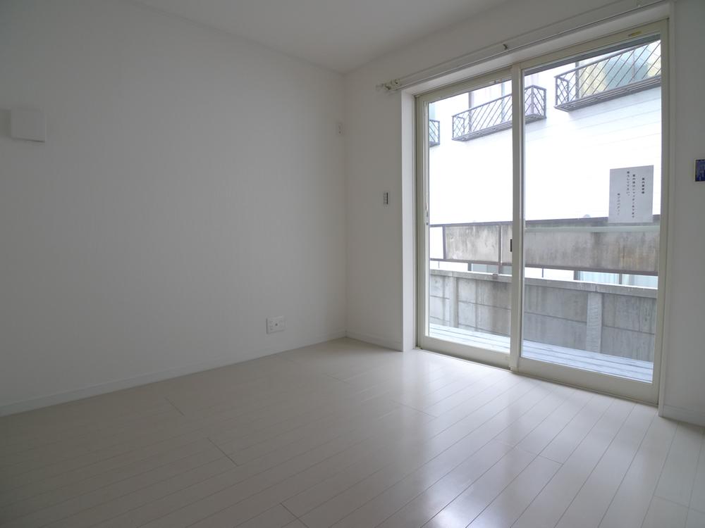 Non-living room. 1F Western-style (with electric shutter)