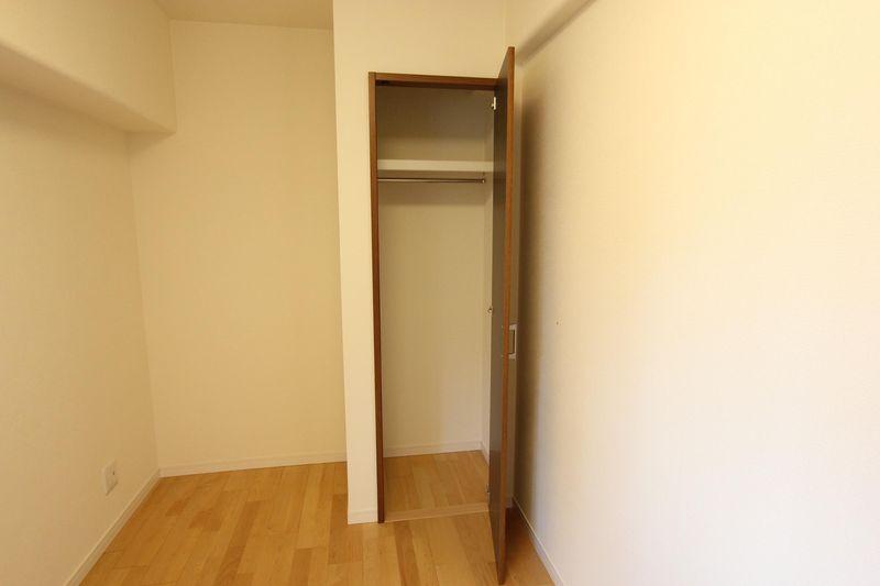 Non-living room. Western-style 1 (approximately 4.4 tatami mats) closet