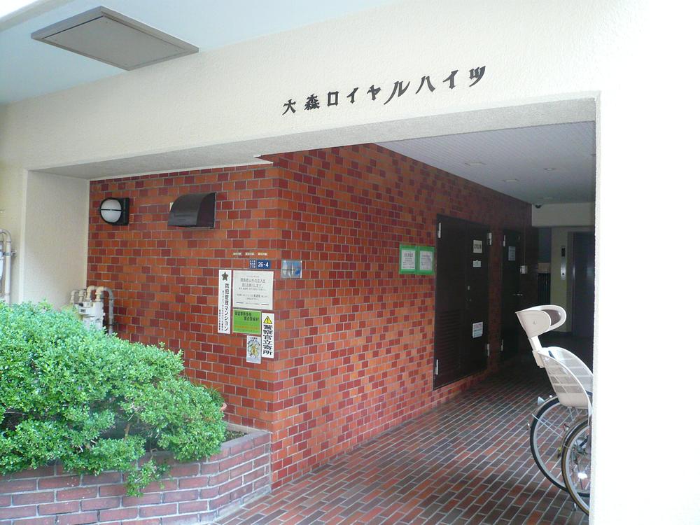 Entrance. Common areas