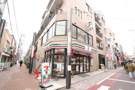 Convenience store. Seven-Eleven (convenience store) up to 100m