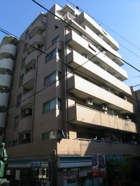 Local appearance photo. Condominium in front of the station! The first floor is the convenience of convenience stores!