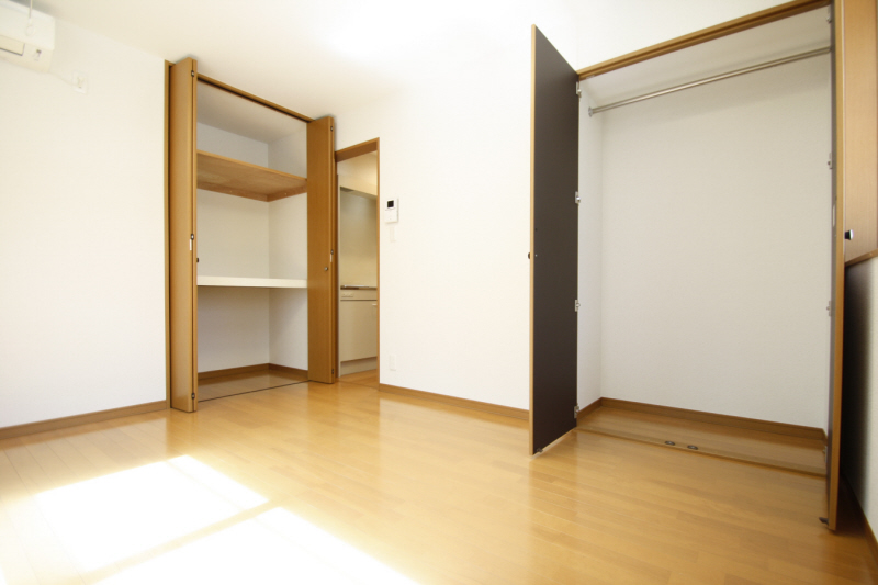 Living and room. Housed with two locations (storage ・ closet)