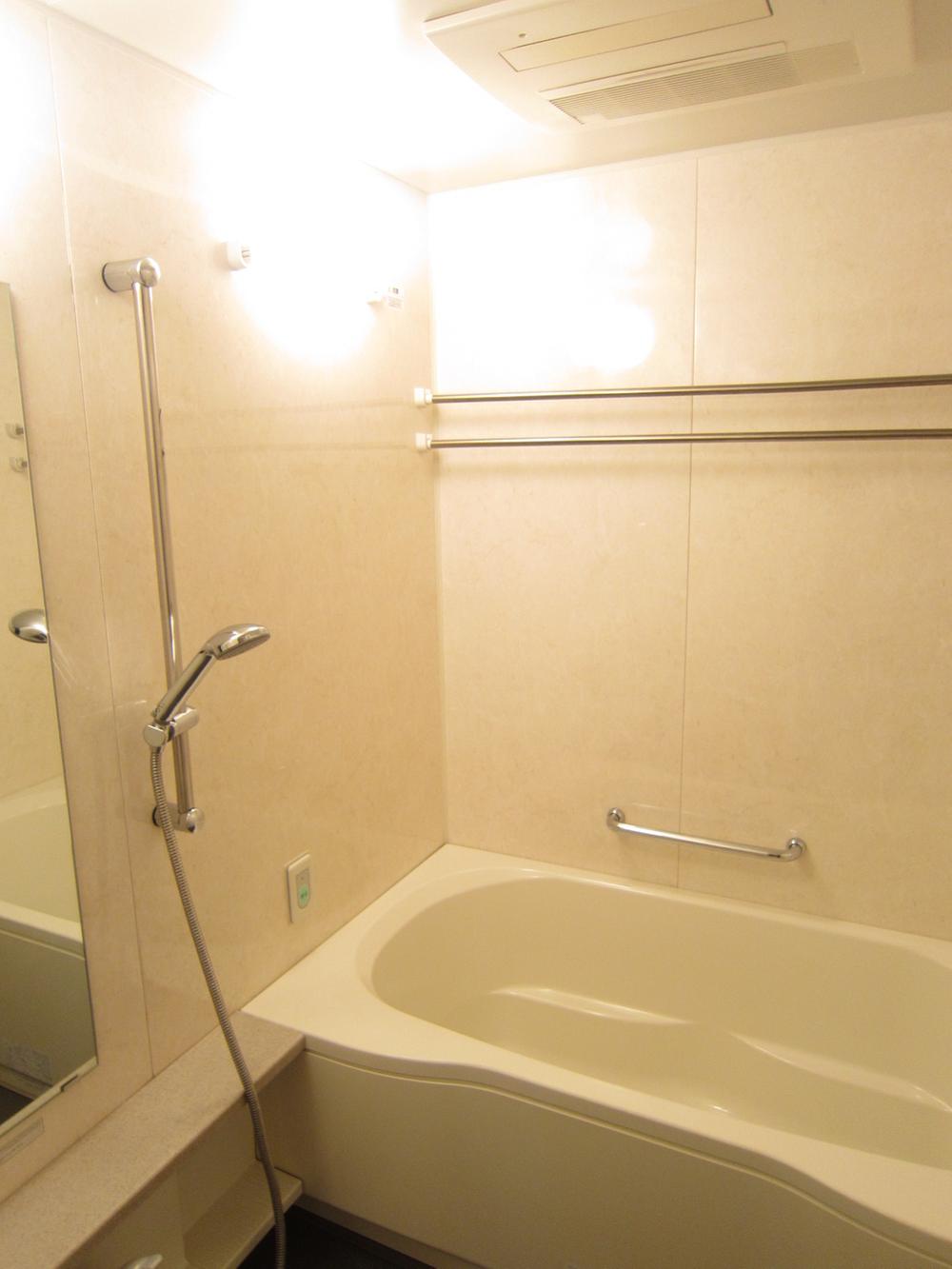 Bathroom. Dated Reheating function or bathroom drying function, 14 × 18 bathroom