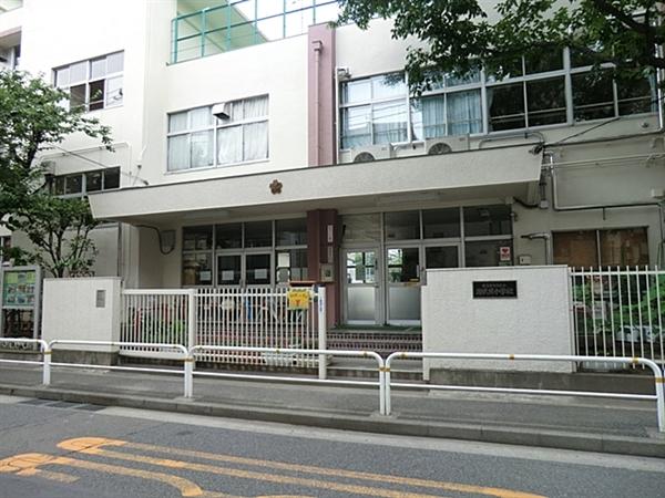 Primary school. Genji 555m before elementary school