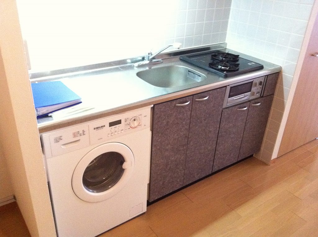 Kitchen. Washing machine ・ It comes with a grill!