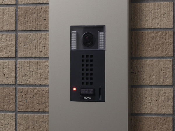 Security.  [Intercom with the entrance before the camera] Set up a camera to the front door before the intercom. In addition to the monitor confirmation in Entrance, To be able to see double, It has extended crime prevention. (Same specifications)