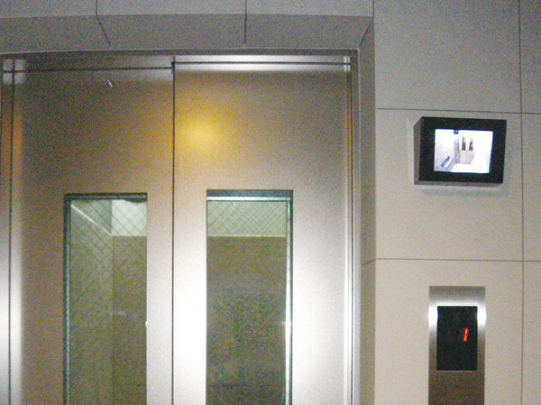 Security.  [Monitor with Elevator] Equipped with a monitor that you can see how in the elevator on the first floor elevator hall, It was considered so can be used with peace of mind. (Same specifications)