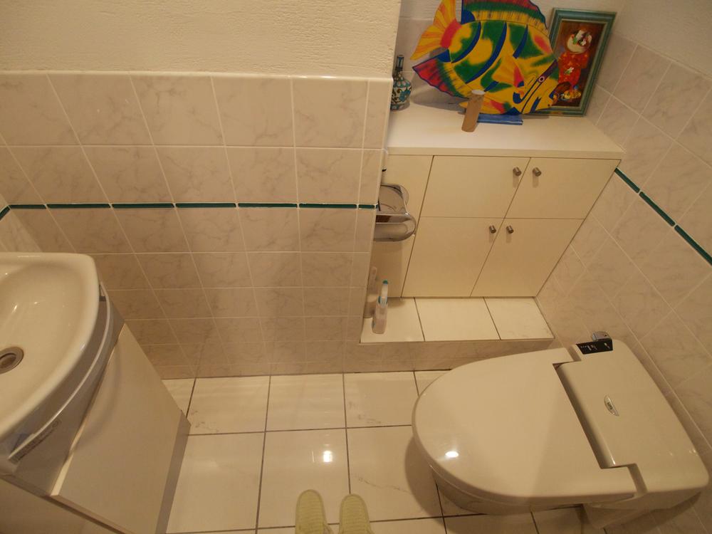 Toilet.  ◆ Tiled toilet ◆