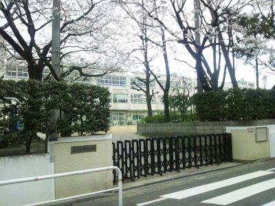 Junior high school. 692m to Shinagawa Ward Fujimi stand Junior High School