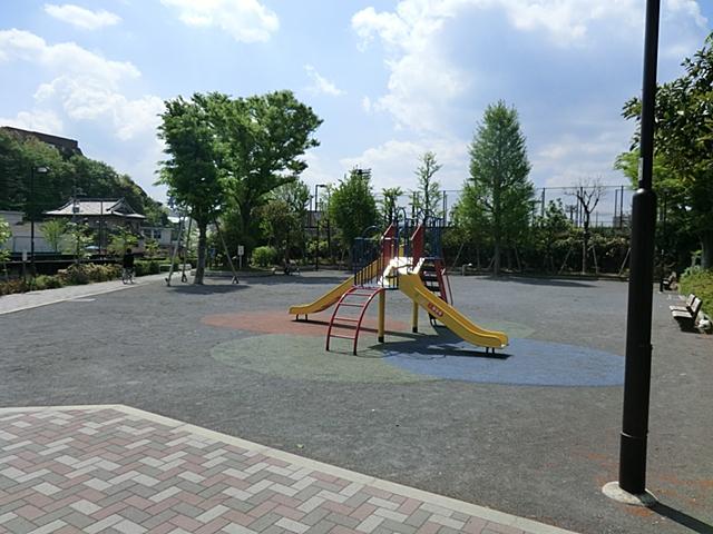 park. 768m until Kamitakada park