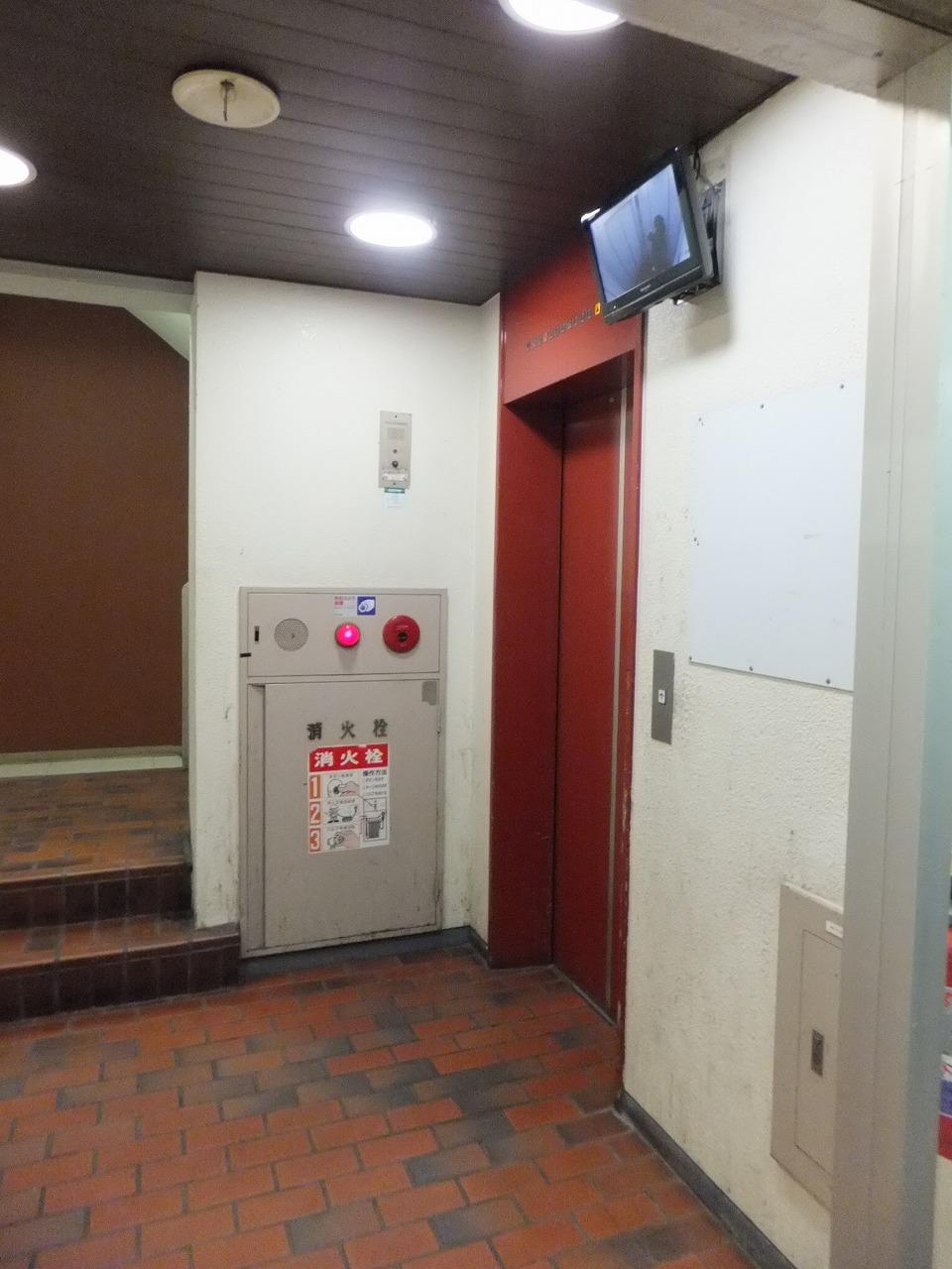 Entrance. Common areas