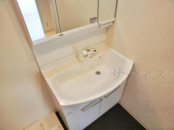 Wash basin, toilet