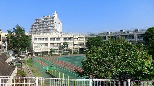 Primary school. 482m to Shinjuku Ward Ochiai fifth elementary school
