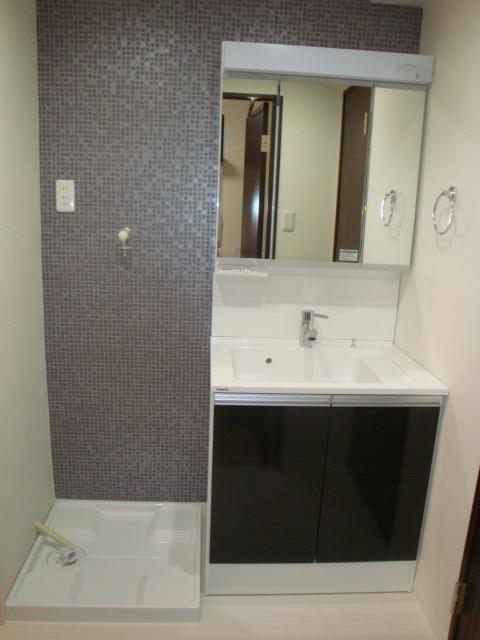 Wash basin, toilet. Indoor (September 2013) Shooting