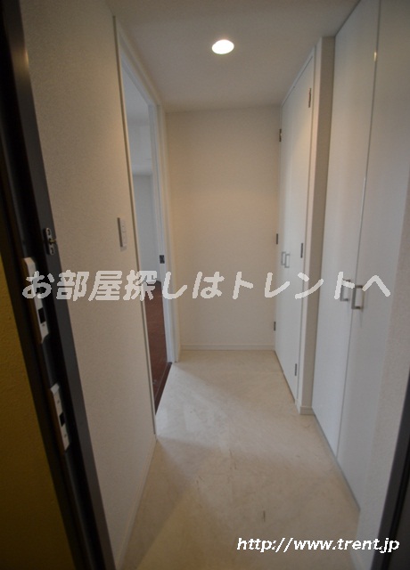 Entrance. It is a photograph of the 1R type of the same building the seventh floor. Please see for reference.