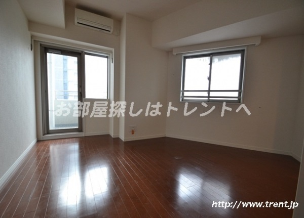 Living and room. It is a photograph of the 1R type of the same building the seventh floor. Please see for reference.