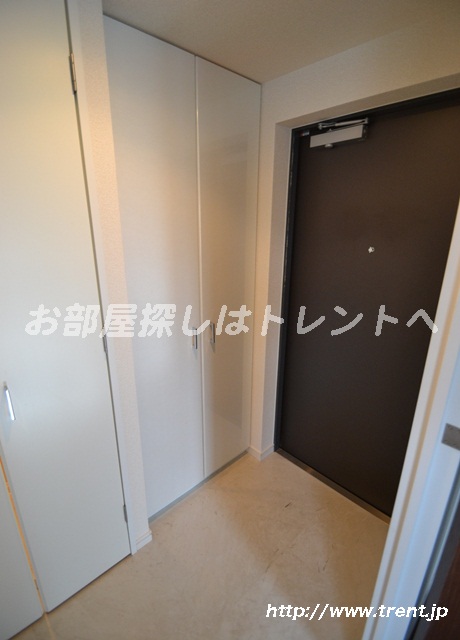 Entrance. It is a photograph of the 1R type of the same building the seventh floor. Please see for reference.
