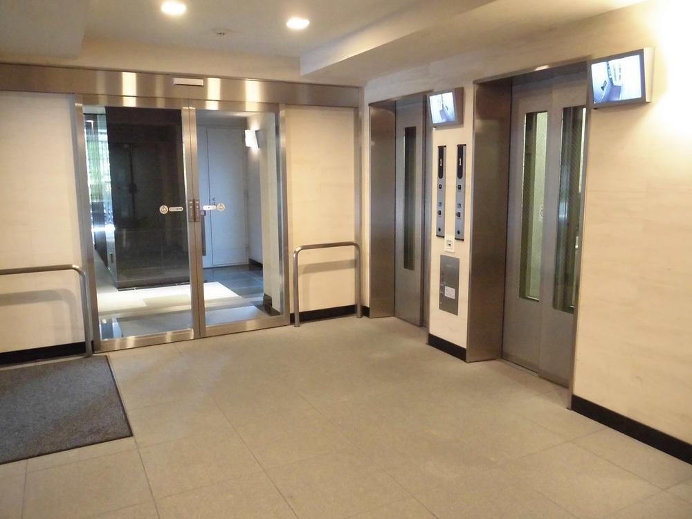 Entrance. Common areas