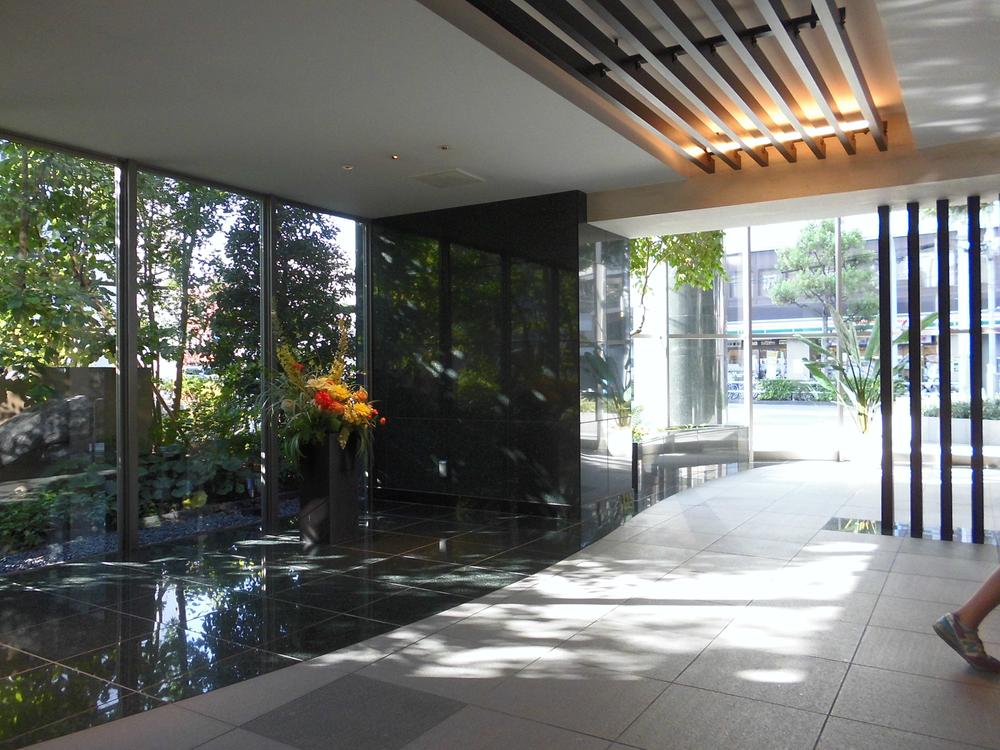 Entrance. Common areas