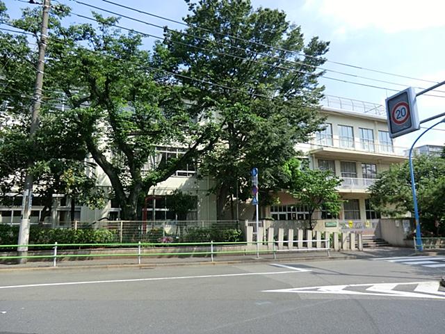 Primary school. 160m up to elementary school Shinjuku Ward side Mt.