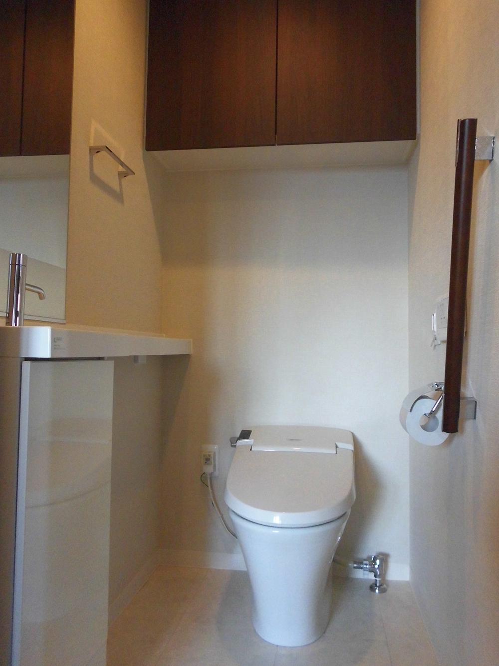 Toilet. Indoor (10 May 2013) Shooting